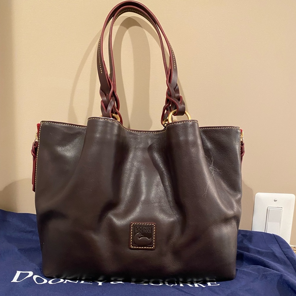 Dooney and Bourke NWT Florentine Large Zip Barlow
